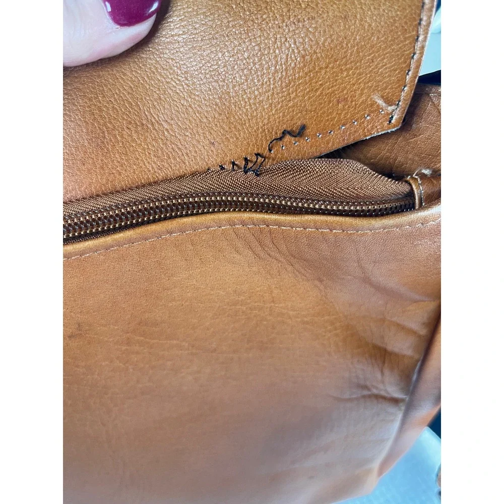 PGA‎ Leather Messenger Bag Tan Adjustable Strap
